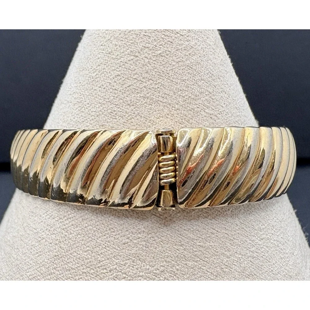 Vintage Monet Shiny Twisted Gold Tone Hinged Bangle Bracelet‎ 6.75